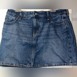 OLD NAVY Mid-Rise Jean skirt size 14 Woman’s